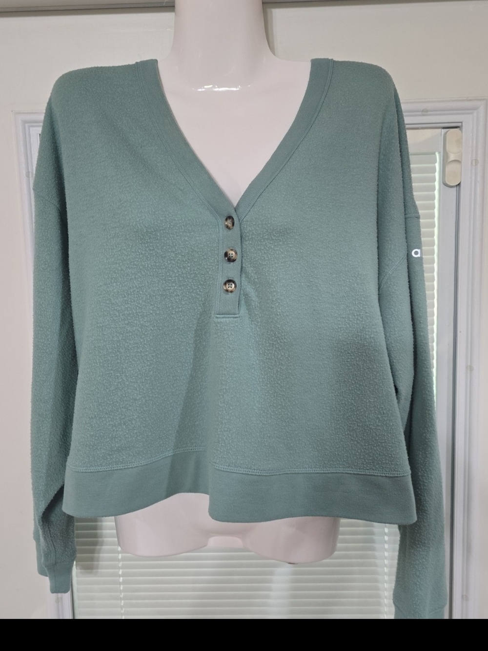 ALO Yoga Women's Sage V-Neck Button Front M-L